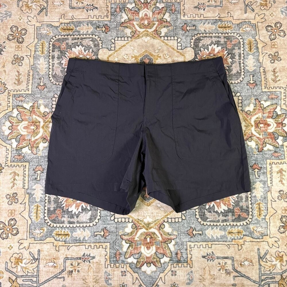 Eddie Bauer New With Tags hiking outdoor women's shorts Black lightweight 14 NWT